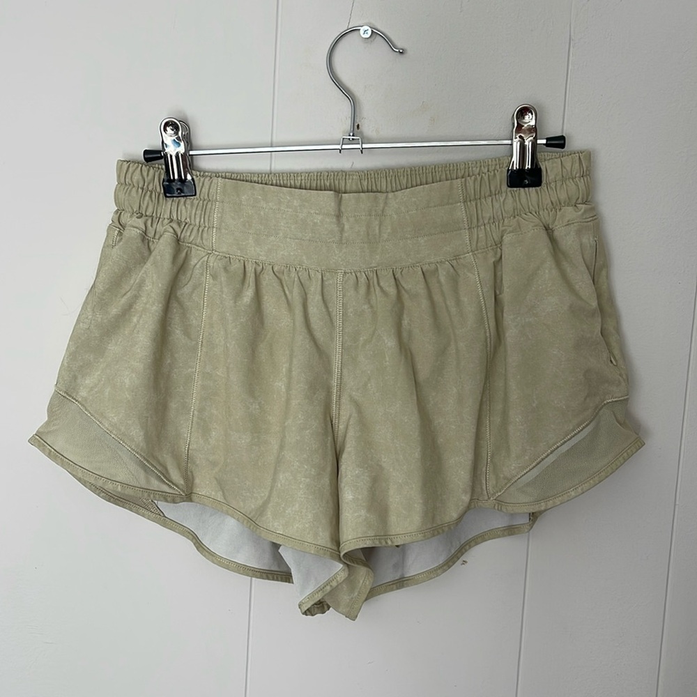 Lululemon Hotty Hot Lined Low-Rise Short Size 8 Green